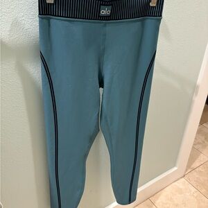 alo airlift line up leggings